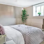 Queen's Cave By Staysville Appartement *