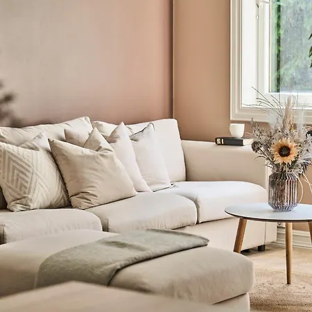 Queen's Cave By Staysville Apartament