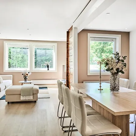 Queen's Cave By Staysville Apartment