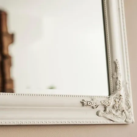 Queen's Cave By Staysville *