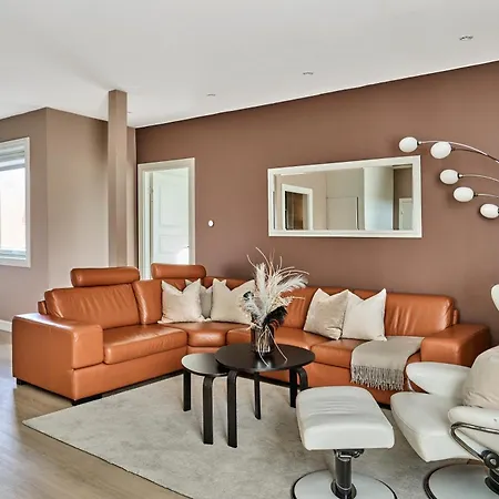 Queen's Cave By Staysville