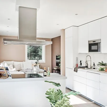 Queen's Cave By Staysville 스타방에르