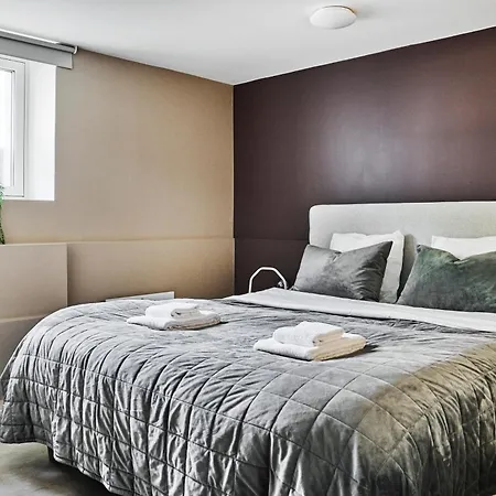 Queen's Cave By Staysville Apartment *