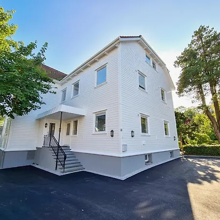 아파트 Queen's Cave By Staysville 스타방에르