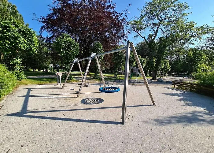 Queen's Cave By Staysville