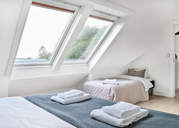 Queen's Cave By Staysville