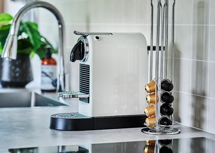 Queen's Cave By Staysville