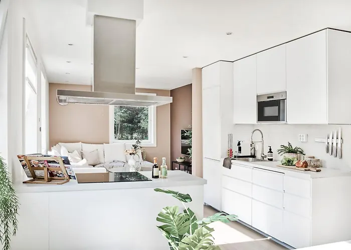 Queen's Cave By Staysville Stavanger