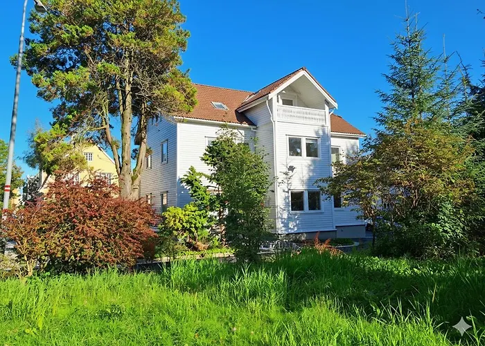 Queen's Cave By Staysville Apartamento *